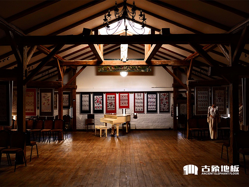 需要翻新的实木地板