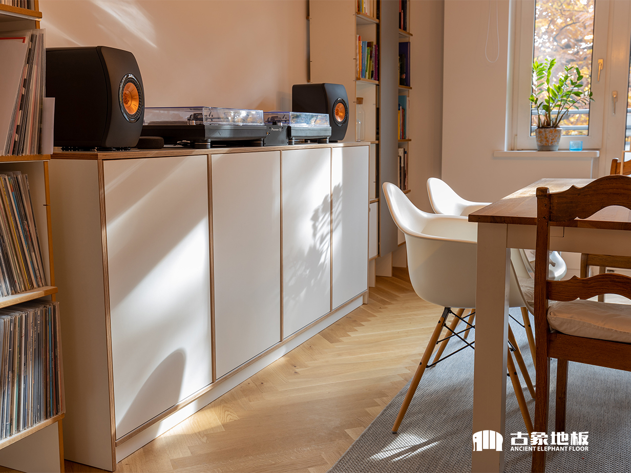 浅色木地板的三大实用搭配技巧