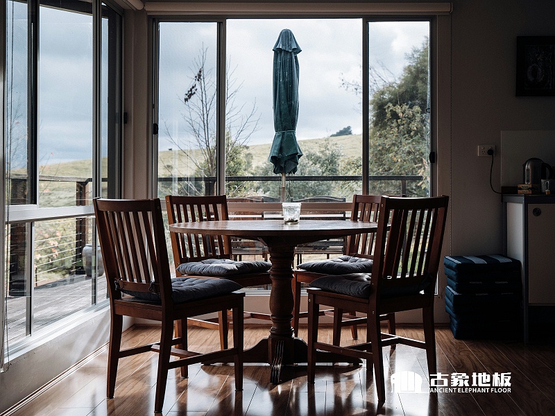 购买品牌强化地板