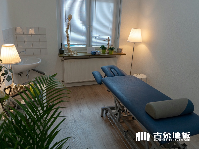 检查木地板表面平整度