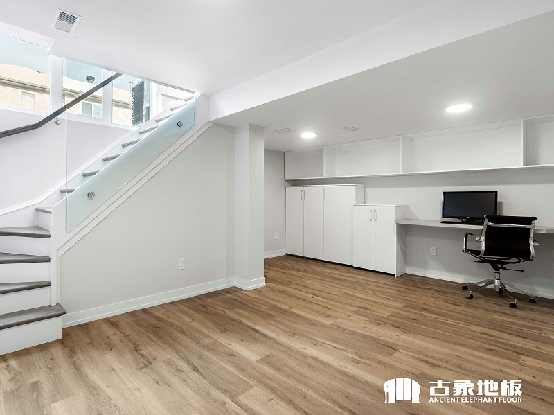 为地面铺上超耐磨多层实木地板