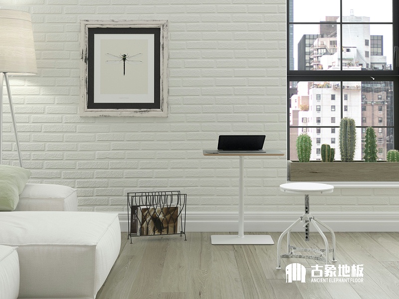 小户型铺浅色木地板