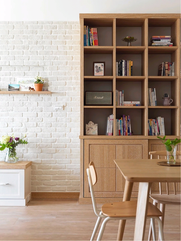 客厅铺装古象原木地板