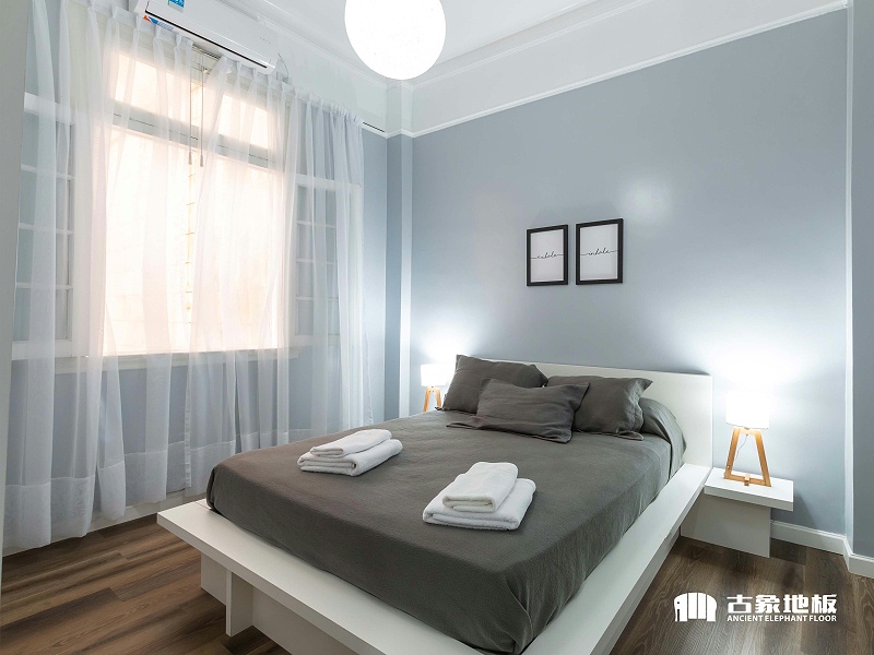 看耐磨层转数买强化地板