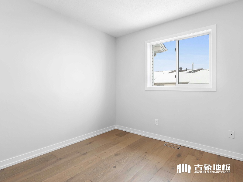 地暖错误开启易导致踢脚线周边变黑