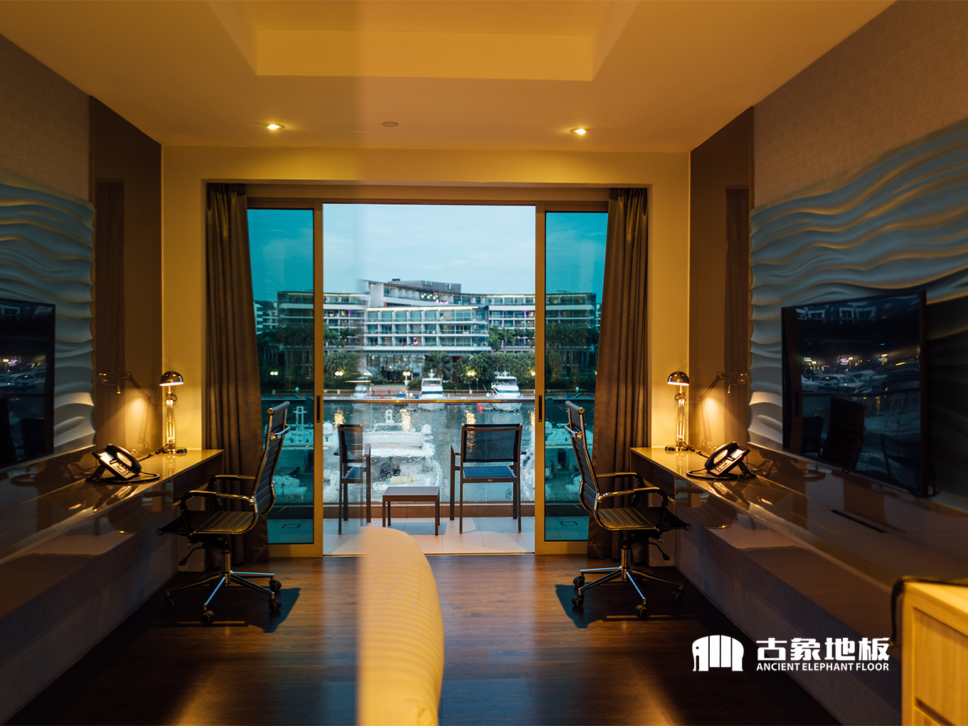 阳台铺木地板可以吗