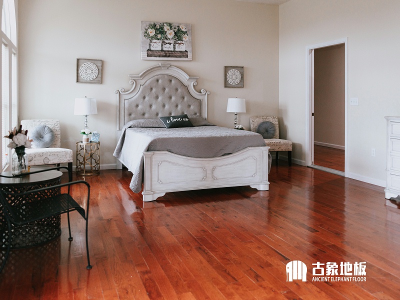 多样色彩的实木地板