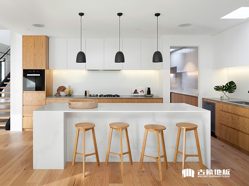 木地板打蜡需局部试用