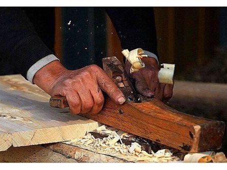 如何给旧实木地板翻新