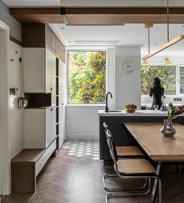 开放式厨房与就餐区