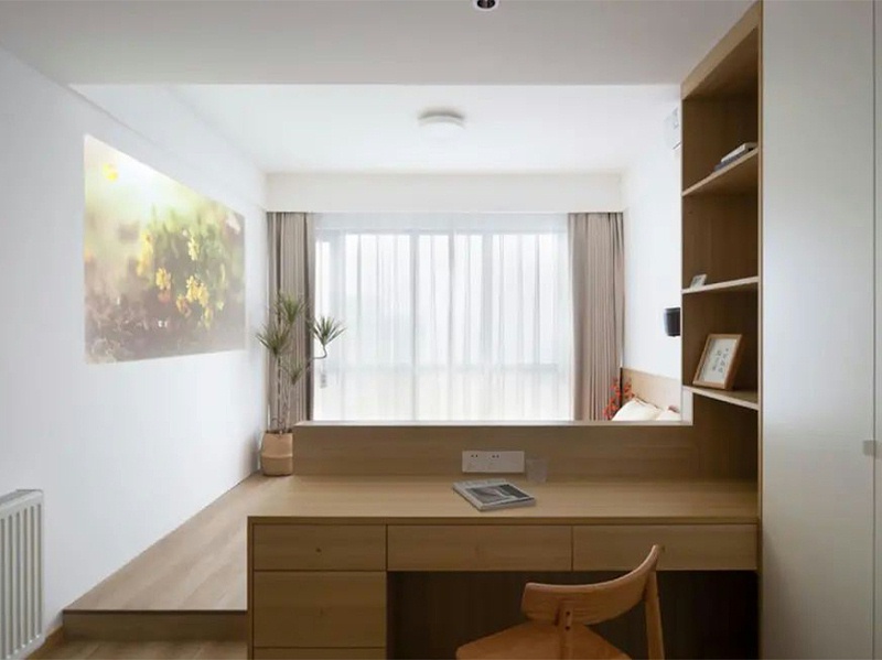 卧室里的工作区